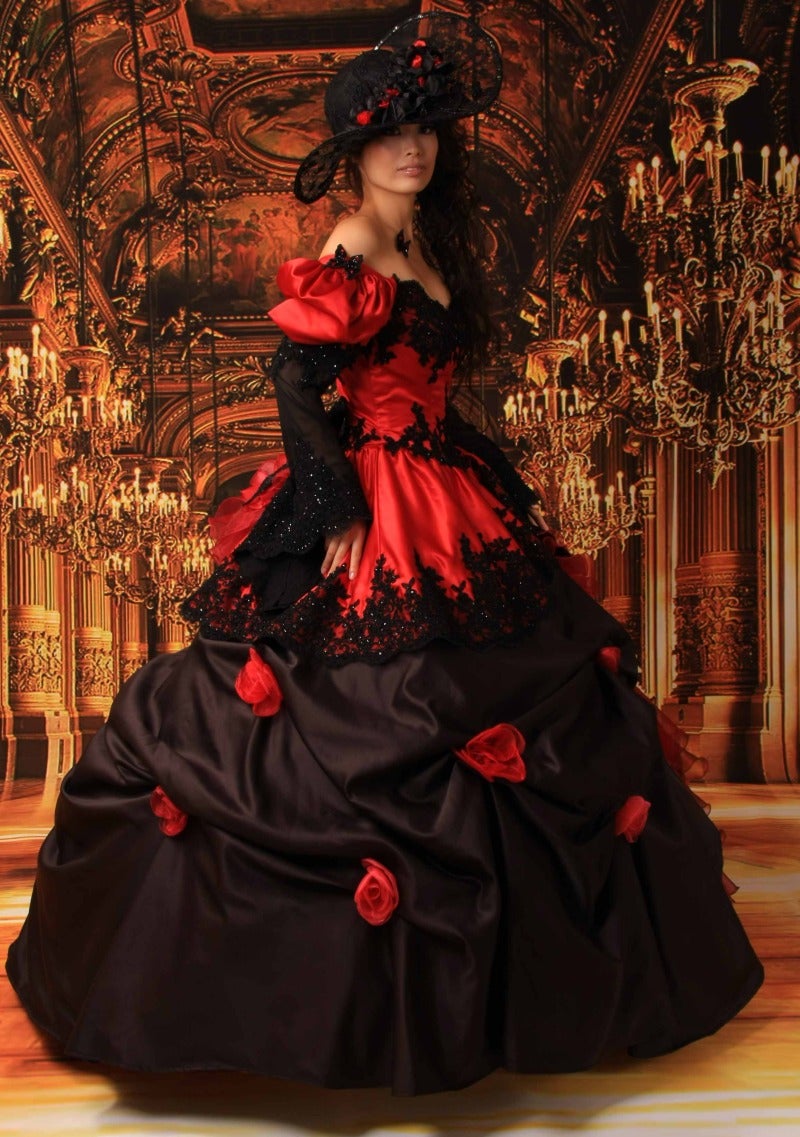 小悪魔系ドレス。赤×黒バージョン。 花嫁さんを1000倍キレイに魅せるウェディングドレス・和ドレス│結婚式でプレ花嫁さんの参考になる
