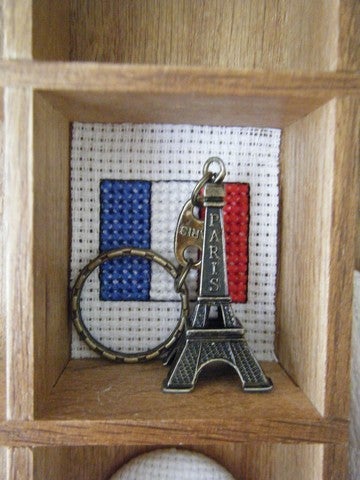 フランス国旗のクロスステッチ 完成 | あかぞうのブログ