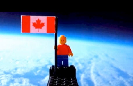 レゴ人形が“宇宙の旅”　高校生が打ち上げ