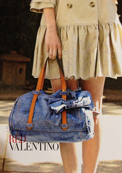 雑誌掲載、RED Valentinoのデニムリボンバッグ! | 若マダムの