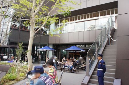 スターバックスコーヒー 東急プラザ表参道原宿店>