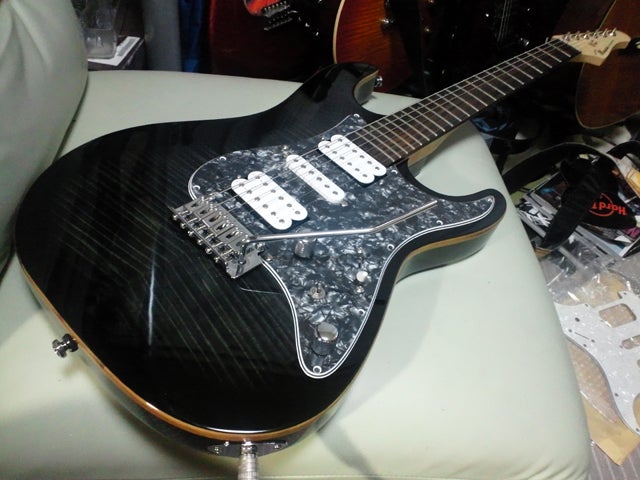 mavis MST600ストラトタイプギター - エレキギター