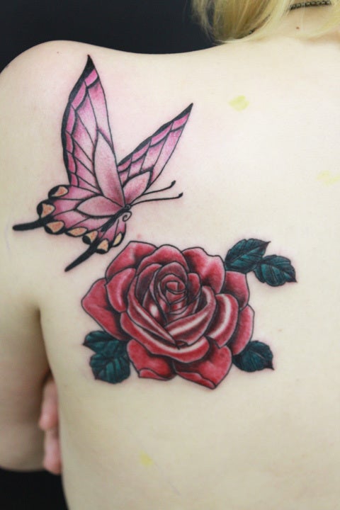 薔薇 と 蝶 タトゥー