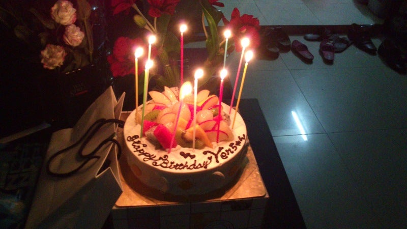ベトナム サイゴンでケーキ屋さんを お誕生日ケーキを配達しました