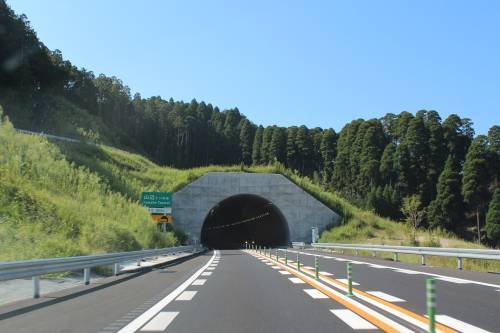 道にあるちょっと古いもの-山辺トンネル