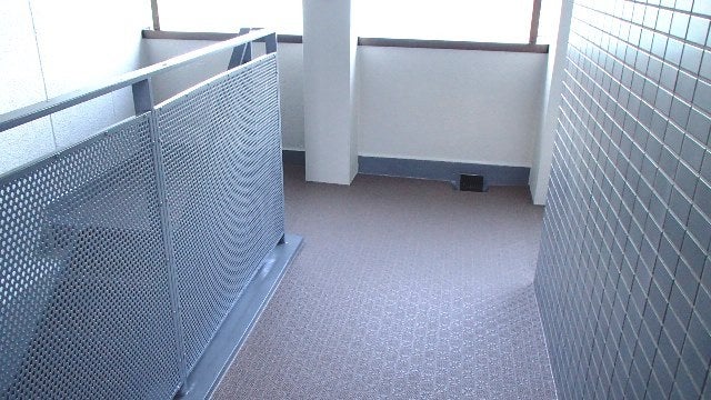 マンションの廊下・階段の快適性と安全性を向上させる 防滑性ビニル床シート でリフォームしました｜アサクラハウスのブログ
