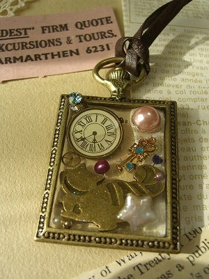 アリスのチェシャ猫レジン懐中時計型ネックレス | うた子の家
