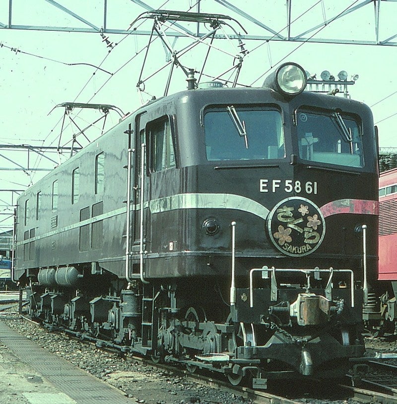 EF58-61 「さくら」宮原機関区にて | akaの鉄道最新撮影&秘蔵記録