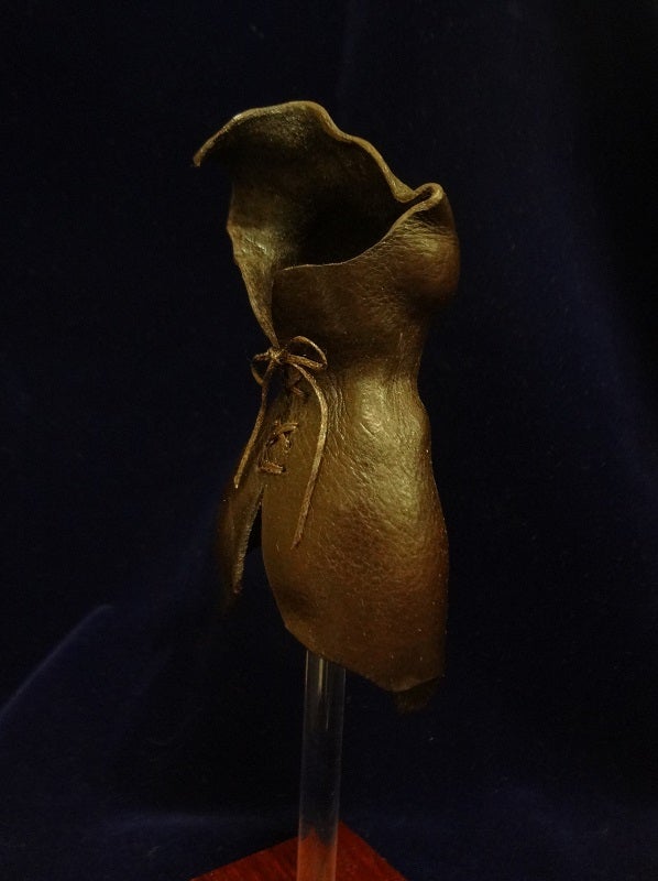 レザー彫刻アート 『 静 』 裸婦 女性像 革の彫刻作品 トルソ | 木彫アート スピリチュアルアート 宇宙的表現