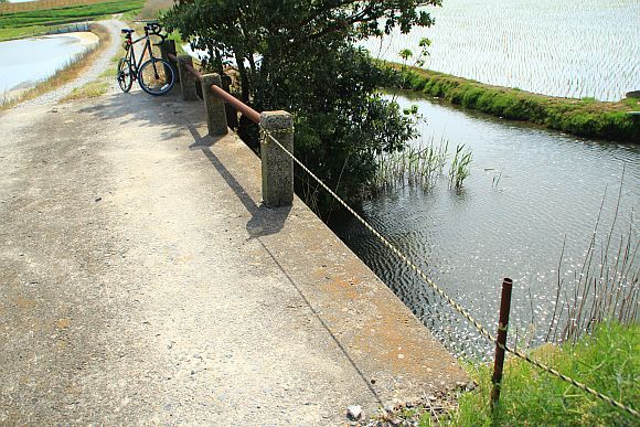 小見川の名称不明橋