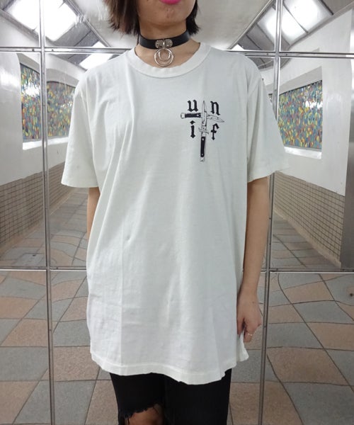 ONE OK ROCK TAKAさん着用 UNIF STAR Tシャツを男性が着た時のサイズ感 