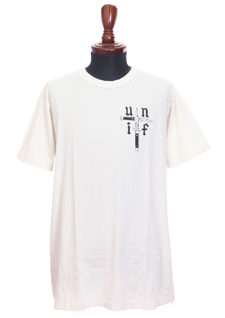 ONE OK ROCK TAKAさん着用 UNIF STAR Tシャツを男性が着た時のサイズ感