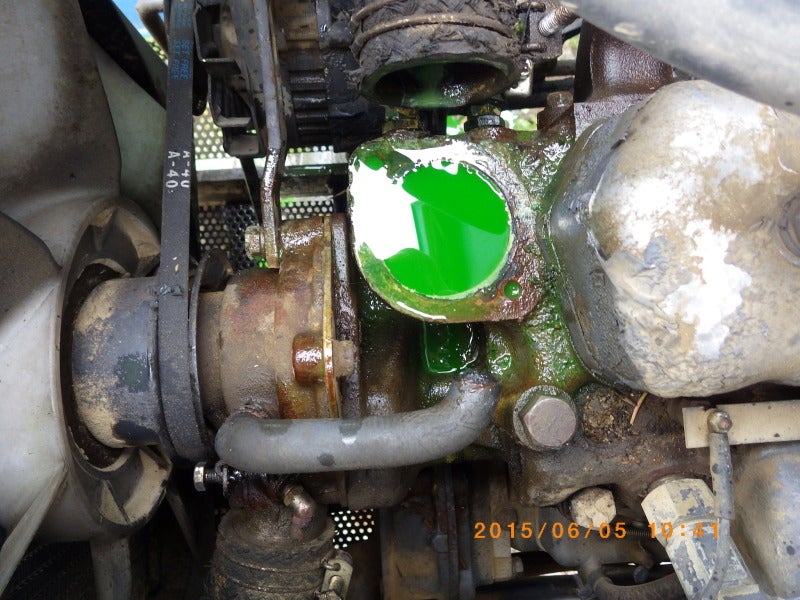 トラクターサーモスタットからの冷却水漏れ | 農業機械のブログ