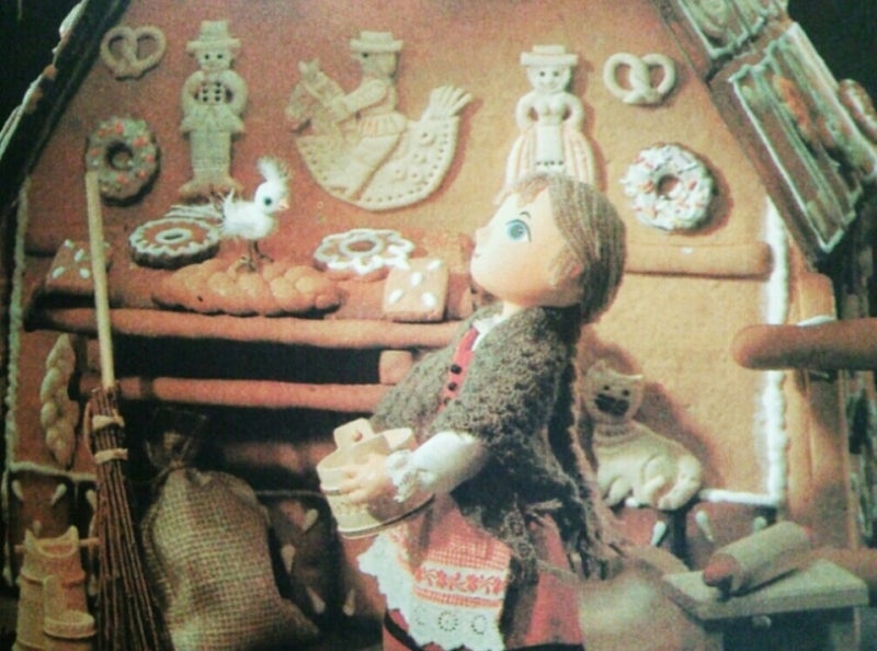 最終章人形絵本…ドイツ語版人形絵本『ヘンゼルとグレーテル』のお菓子