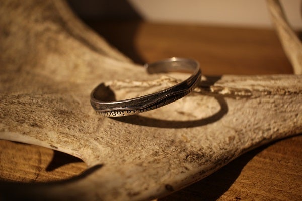NAVAJO SILVER BANGLE 入荷しました♪ この機会にいかがです NAVAJO SILVER BANGLE 入荷しました♪ この機会にいかがです