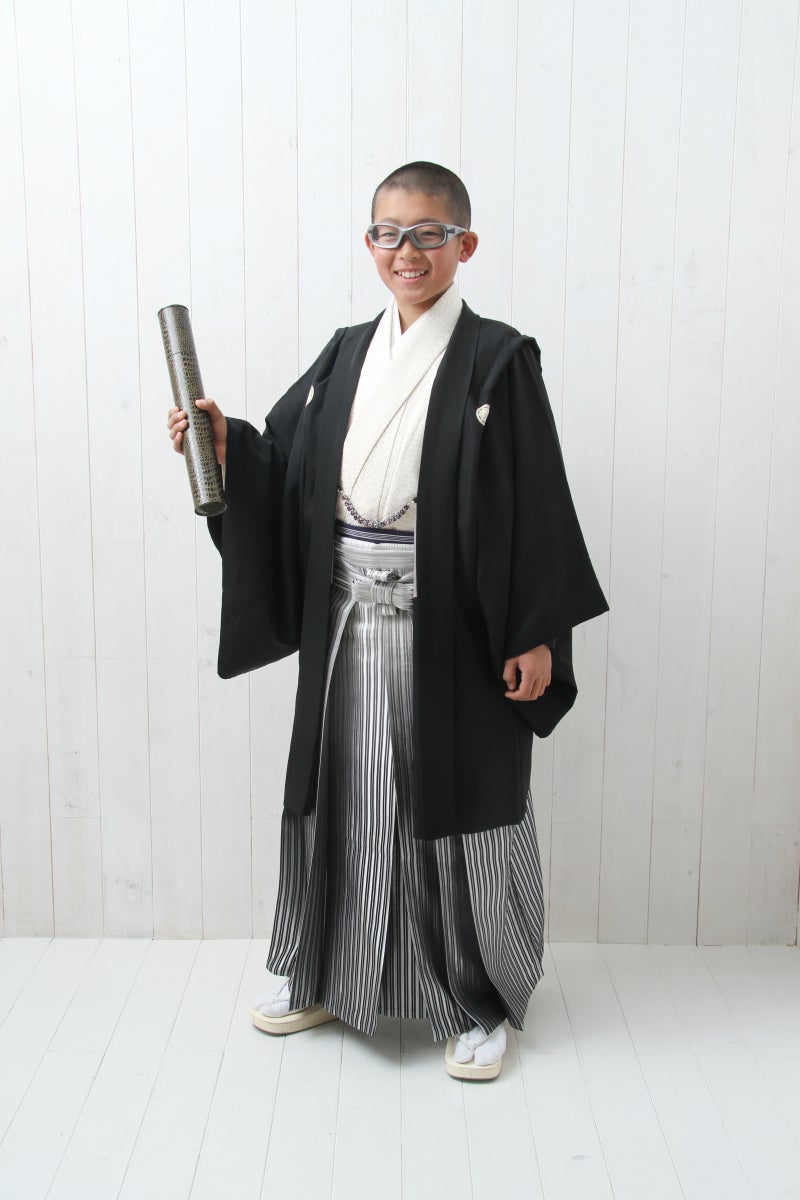 3月18日に小学生男子の卒業袴レンタルをお探しの方へ | 名古屋の写真 アクエリアス 口コミで人気のスタジオです