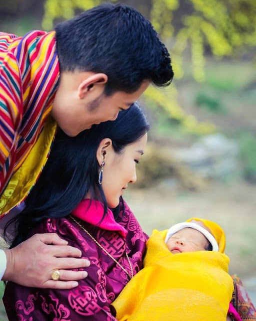 【ブータン王国】誕生したばかりの王子顔写真の公開される（国王は愛おしくてたまらなそう） | Time Tested Beauty Tips
