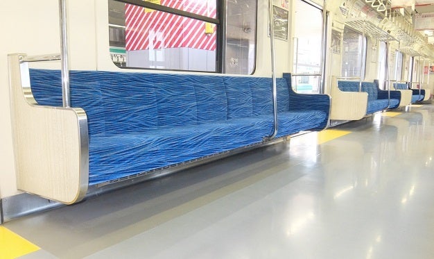 りんかい線のつり革…優先席付近は水色 - MAKIKYUのページ