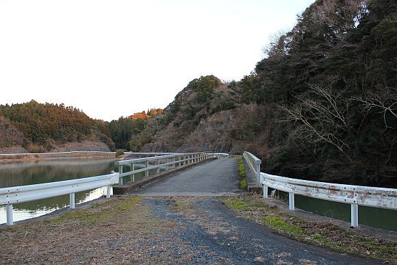岬ダムの橋など