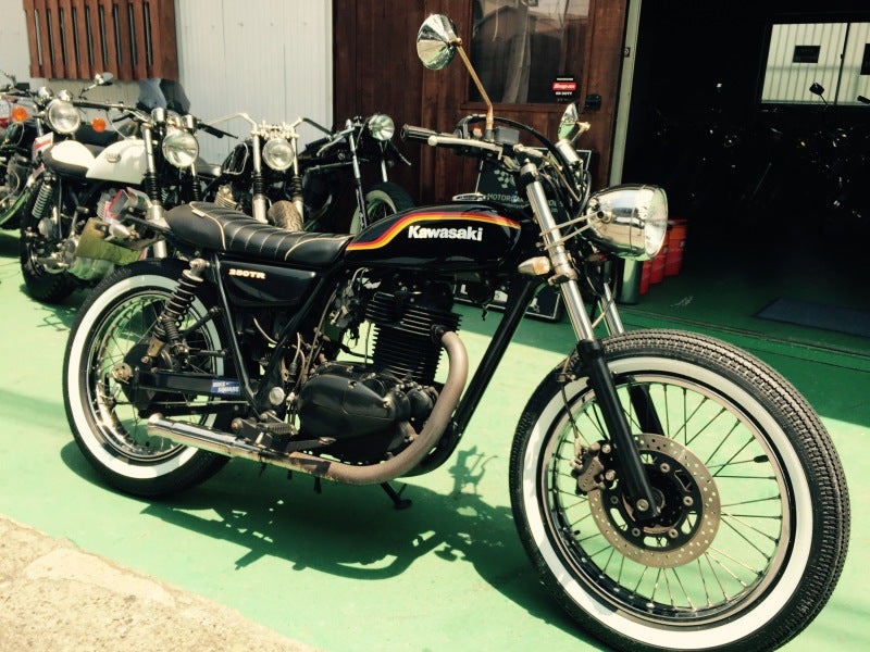 250TR タイヤ交換 SHINKO ホワイトリボン @ヨシハル 大阪滋賀和歌山