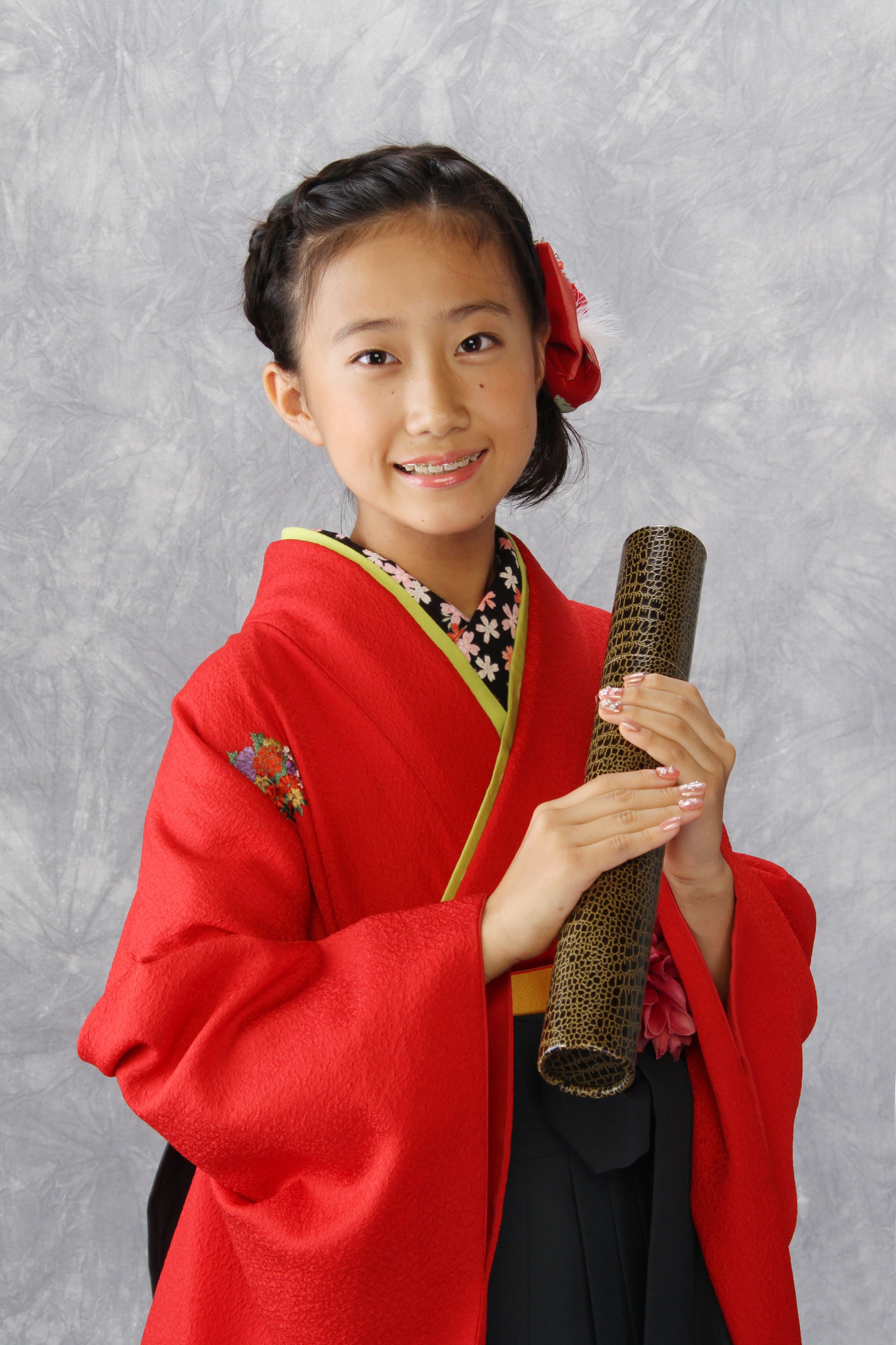 小学生卒業式袴前撮り写真 | 名古屋の写真 アクエリアス 口コミで人気のスタジオです