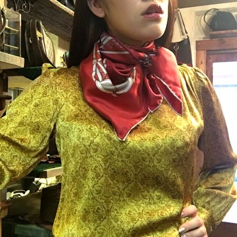 OLD Gucci シルクスカーフ ★巻き方アレンジ★ | Vintage Shop Rococo Official Blog