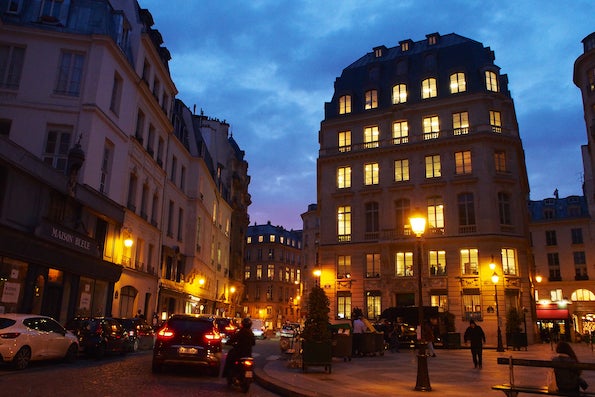 夜のパリ散歩とスイーツの偶然。Un Dimanche à Paris | おいしく