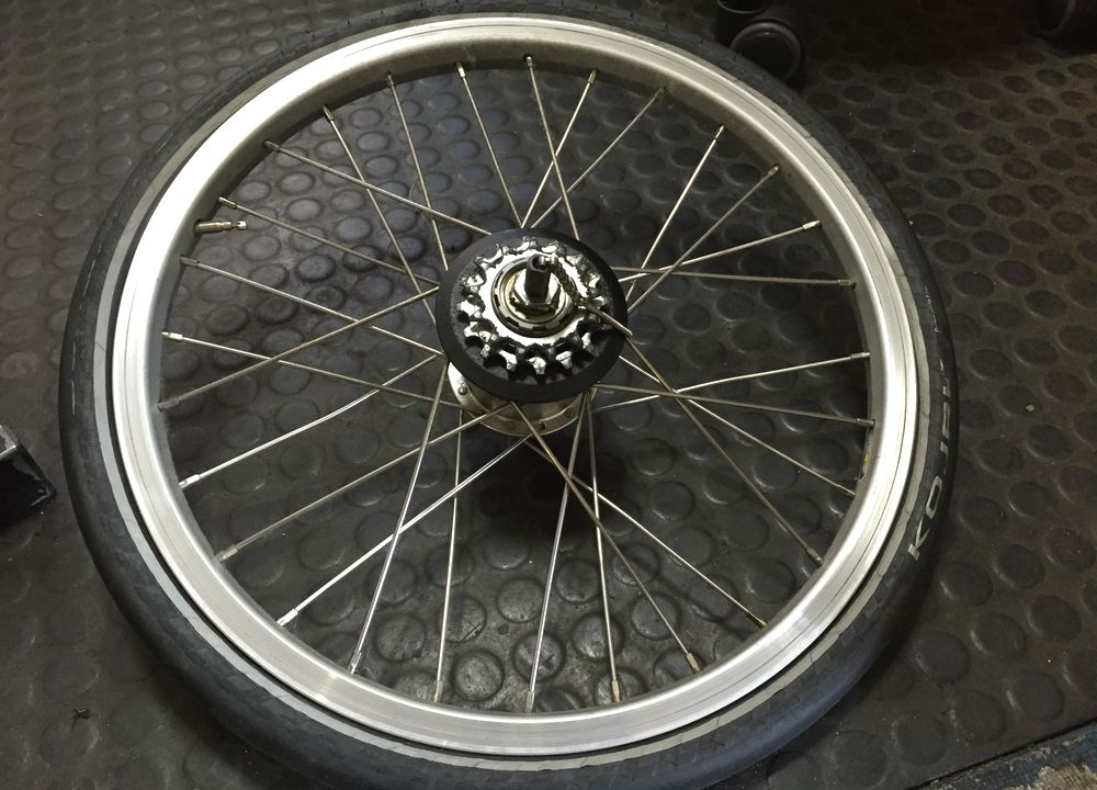 修理メモ「BROMPTON（ブロンプトン）の後輪タイヤ・チューブ交換」 | 西船橋・海神の自転車屋「サイクルプラス」のブログ