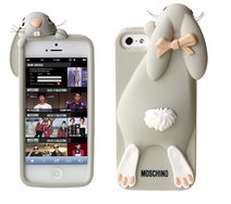 Iphoneから困り顔のウサギが見つめてる モスキーノ人気のiphoneケースに新作登場 Ameba News アメーバニュース