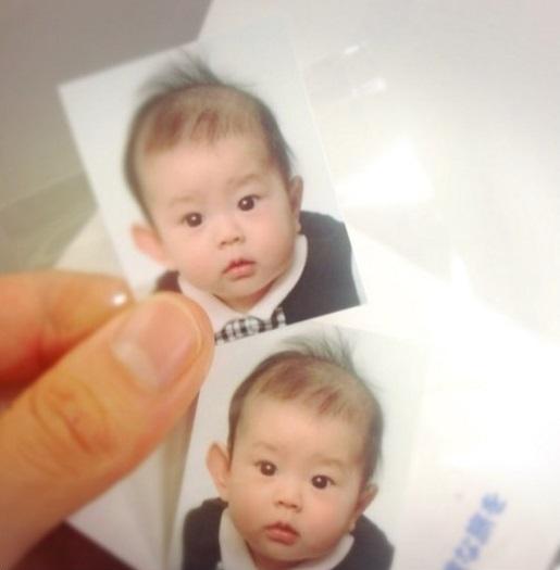 おかもとまり　4か月になる息子のパスポート写真公開「ヤバっ」