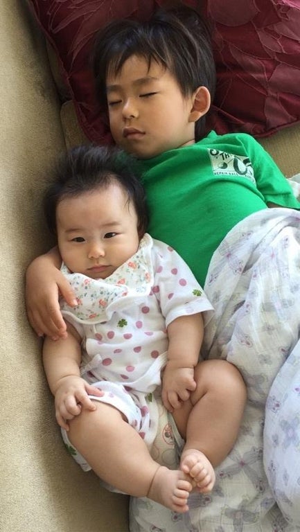 東尾理子　息子に腕枕される娘の写真公開「何だか羨ましい」