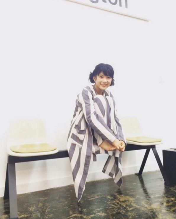 芳根京子　パジャマ風衣装に羊ヘア公開「可愛すぎ」「デレデレ」