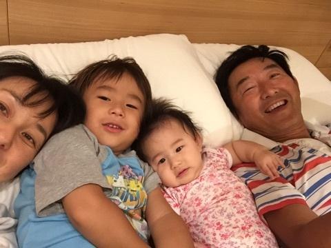 東尾理子　家族4人で寝る写真公開に「物凄いほのぼの感」