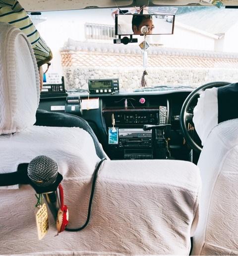 AKINA　石垣島で遭遇した「カラオケタクシー」の車内公開