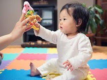 医師監修 生後7ヶ月の赤ちゃんの発育目安は おすすめの遊び おもちゃ Ameba News アメーバニュース