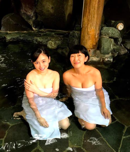 たんぽぽ川村エミコが入浴ショットを公開　谷間に「大きくてビックリ」の声