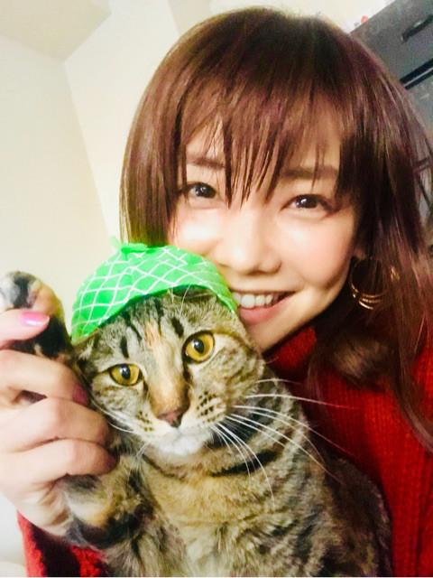 倉科カナ、愛猫との2ショット公開「可愛い過ぎ」「癒される」とファン悶絶