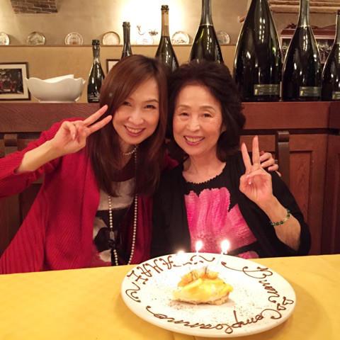 森口博子、81歳の母がステーキをペロリ「健康でいてくれることが何より」 - Ameba News [アメーバニュース]