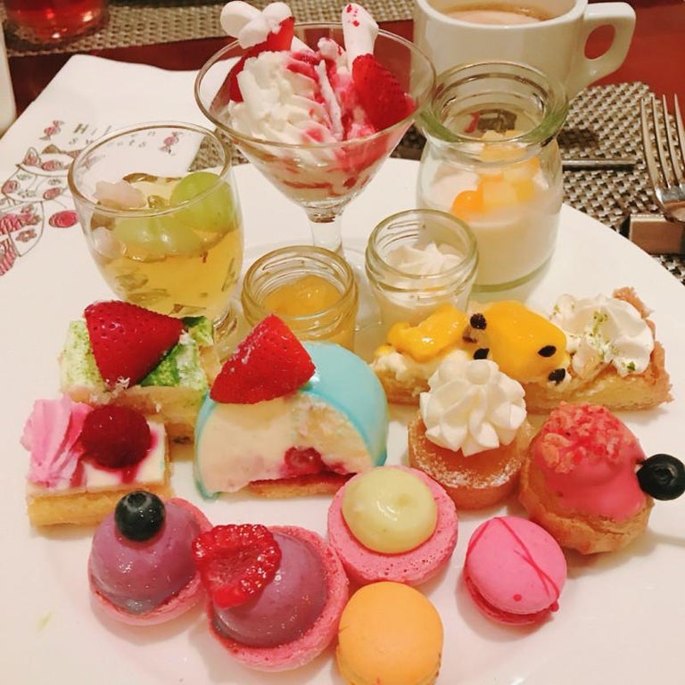 もえあず、ヒルトン東京のデザートブッフェに興奮「とにかく可愛いが詰まってたー！」