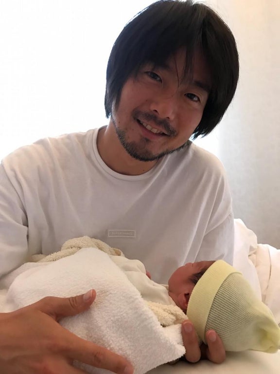 平沼紀久、妻・尾崎ナナの男児出産を報告「デレデレです！」