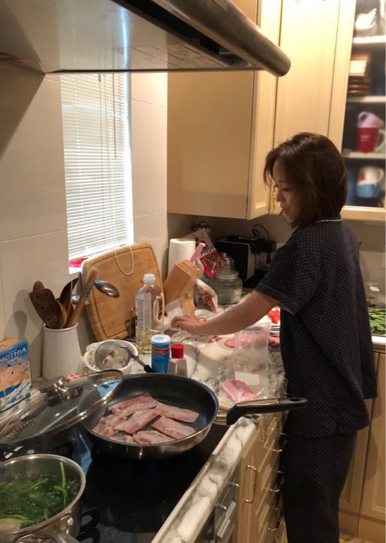 花田虎上、パジャマ姿の妻を公開「朝食を準備中です」