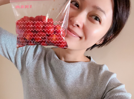 市井紗耶香、“どすっぴん”姿を公開「届いたばかりのお野菜を」