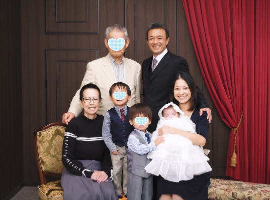 大渕愛子弁護士、お宮参りの家族写真を公開「感動！」「幸せオーラが伝わります」の声