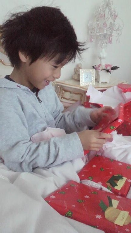 渡辺美奈代、次男が幼かった頃のクリスマス写真を公開「なんて素敵」「たまりません」の声