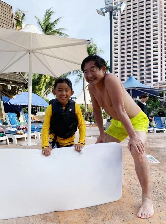 東尾理子、家族で正月グアム旅行を満喫「一日中プールで遊び倒してます！」