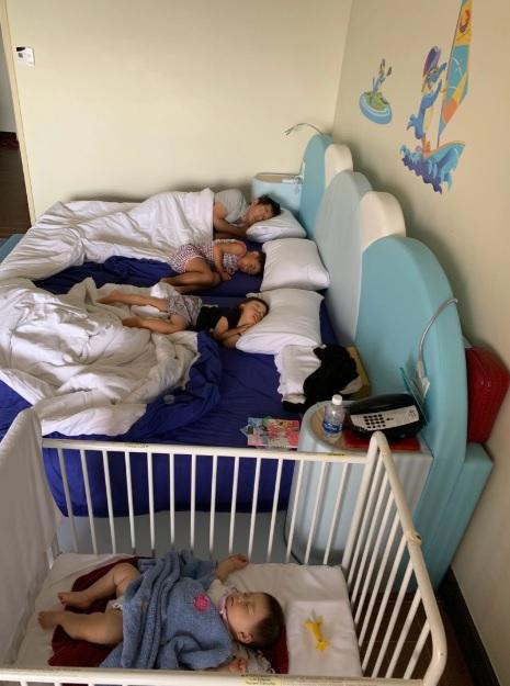 東尾理子、グアム旅行で家族の寝顔を前に「最高の幸せです」