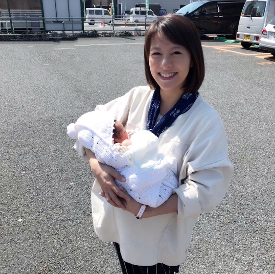 神戸蘭子、手編みしたおくるみで退院し産後院へ「不安だった母乳の合宿の様な感じ」