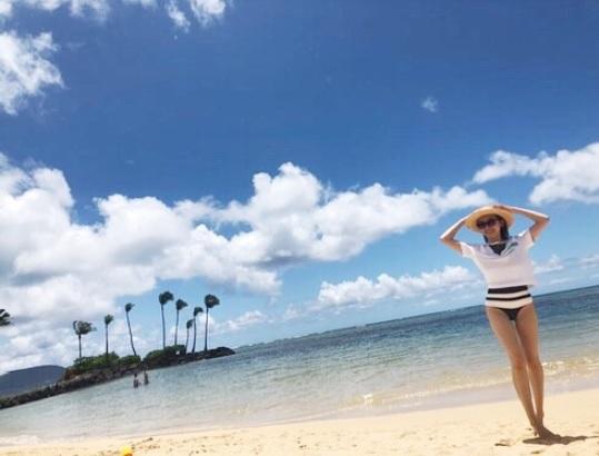 加護亜依、ハワイでの水着姿を公開「素晴らしい」「脚長い」の声