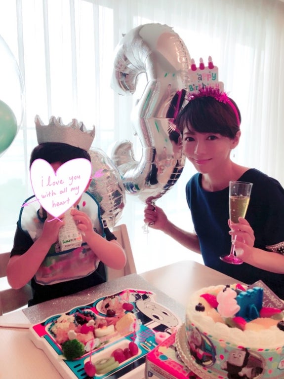 釈由美子、同じ誕生日の息子とお祝い「一年で一番幸せな日になりました」