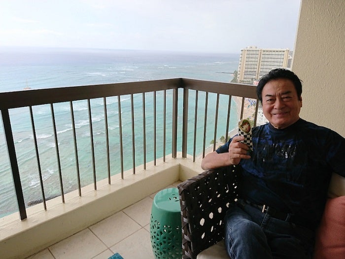 高橋英樹、妻と1年ぶりに訪れたハワイ「脳ミソが 休まるなあ！」